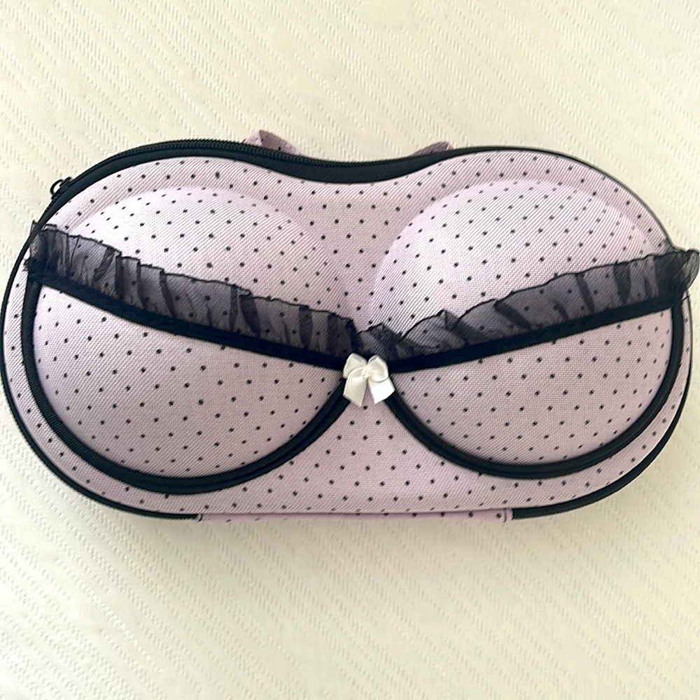 Bra travel case